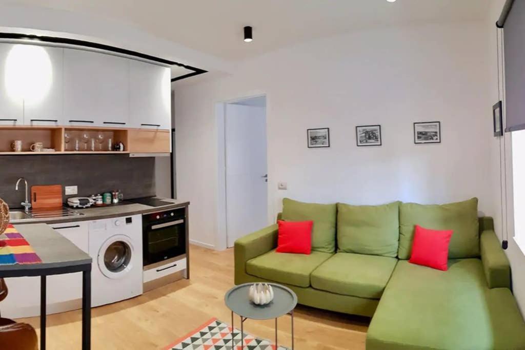 LINA -TIA Lovely New Bazaar Apartment Tirana Buitenkant foto