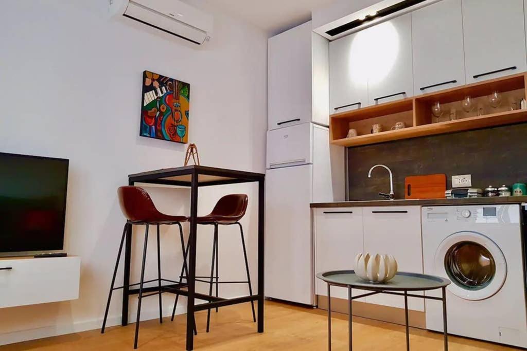 LINA -TIA Lovely New Bazaar Apartment Tirana Buitenkant foto